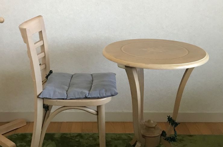 悩みの相談をする女性とカウンセラー